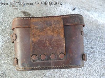 二戰(zhàn)日軍13年式望遠(yuǎn)鏡牛皮盒子 一件戰(zhàn)爭(zhēng)記憶中的工藝古董